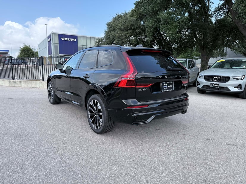2026 Volvo XC60 - Image 2