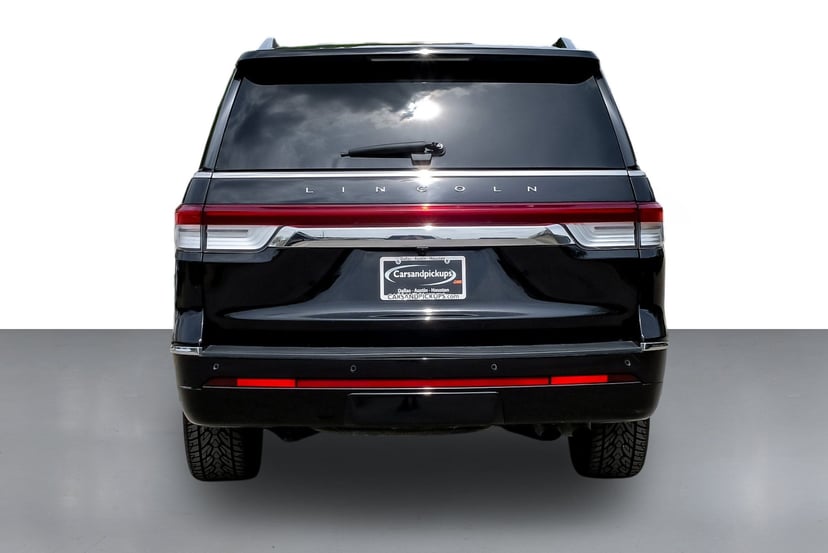 2024 Lincoln Navigator - Image 1