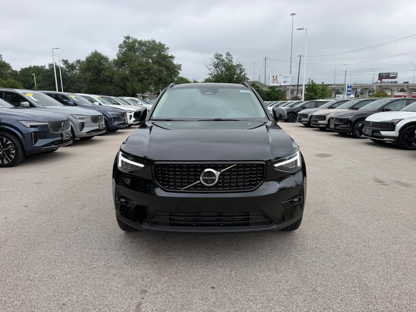 2026 Volvo XC40 - Image 3