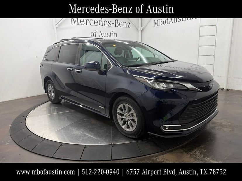 2021 Toyota Sienna - Image 1
