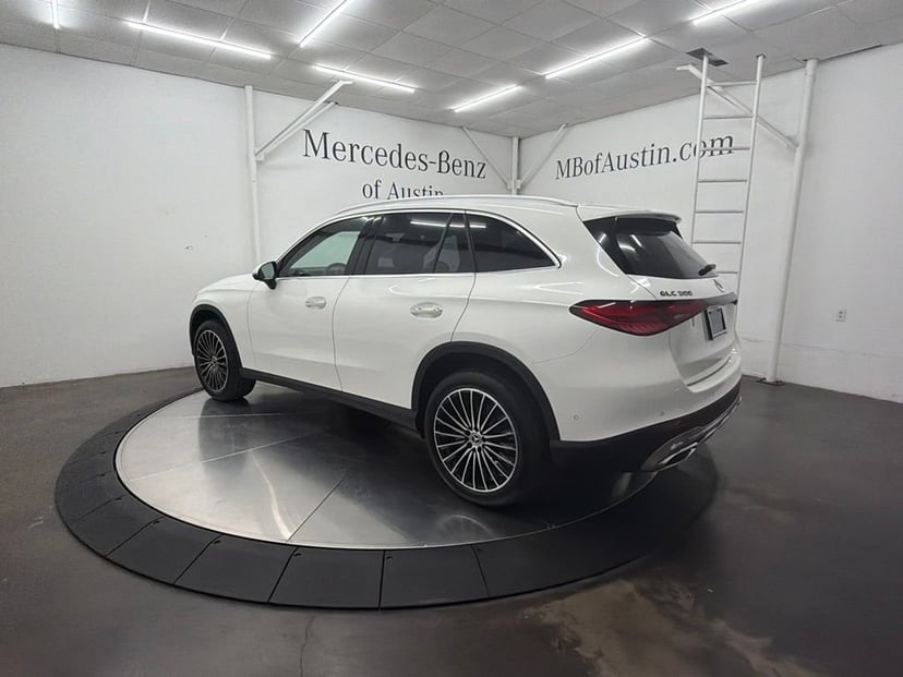 2027 Mercedes-Benz GLC - Image 2