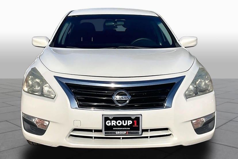 2015 Nissan Altima - Image 2