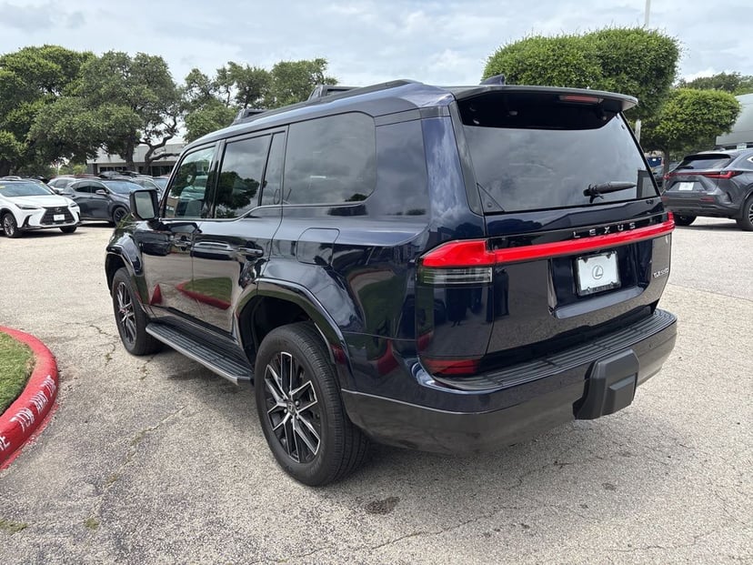 2025 Lexus GX - Image 3