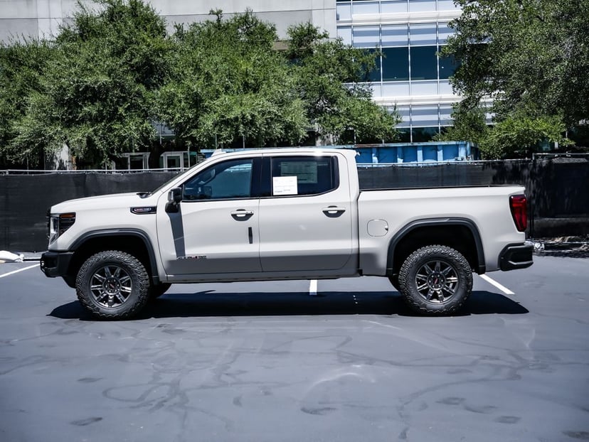 2026 GMC Sierra 1500 - Image 2