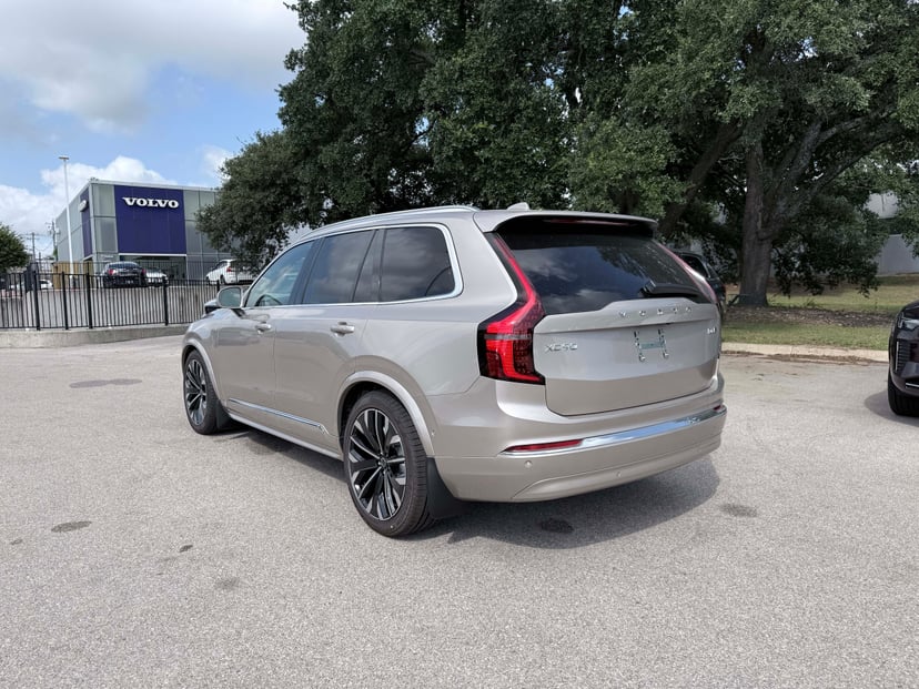 2026 Volvo XC90 - Image 2