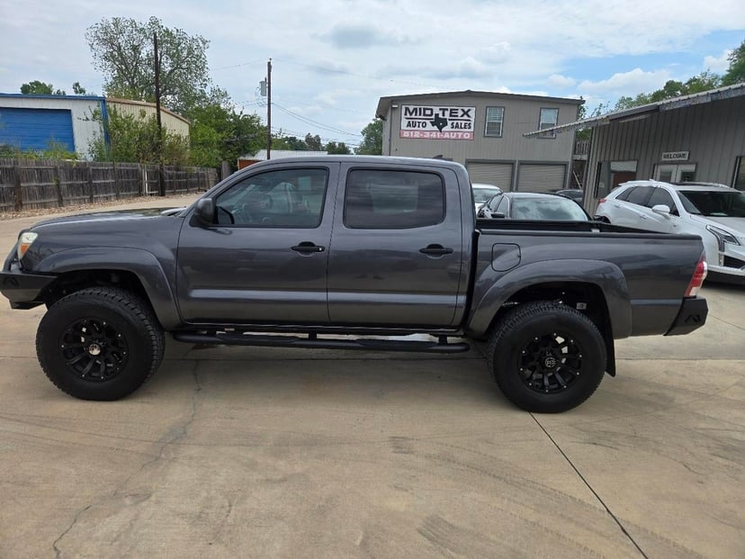 2015 Toyota Tacoma - Image 3