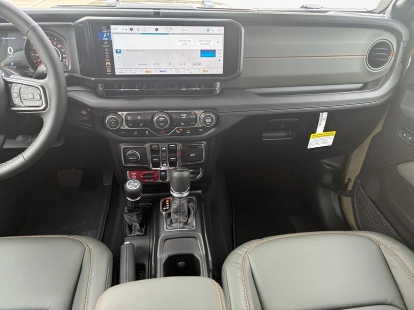 2026 Jeep Gladiator - Image 2