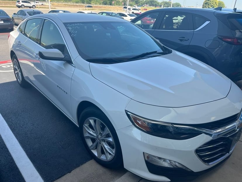 2025 Chevrolet Malibu - Image 2