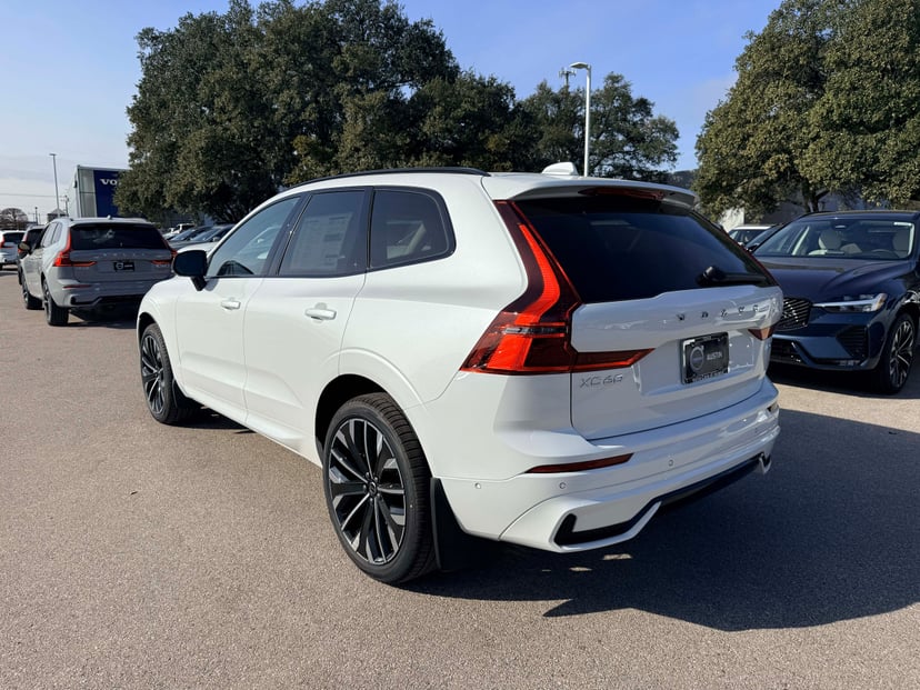 2026 Volvo XC60 - Image 3