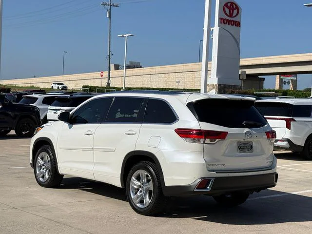 2019 Toyota Highlander - Image 2