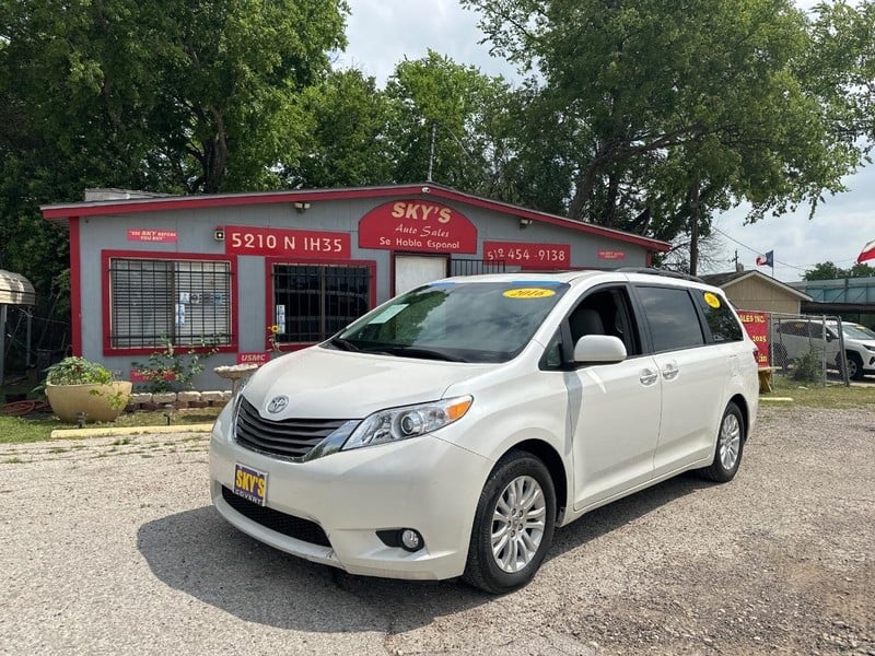 2016 Toyota Sienna - Image 1