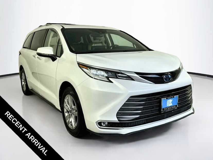 2022 Toyota Sienna - Image 1