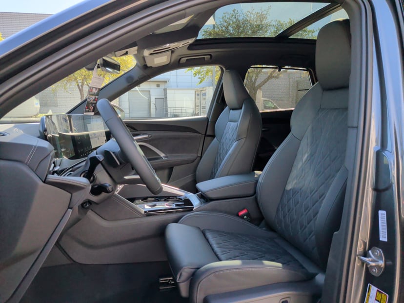 2025 Audi SQ5 - Image 13