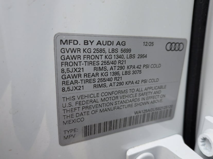 2025 Audi SQ5 - Image 33