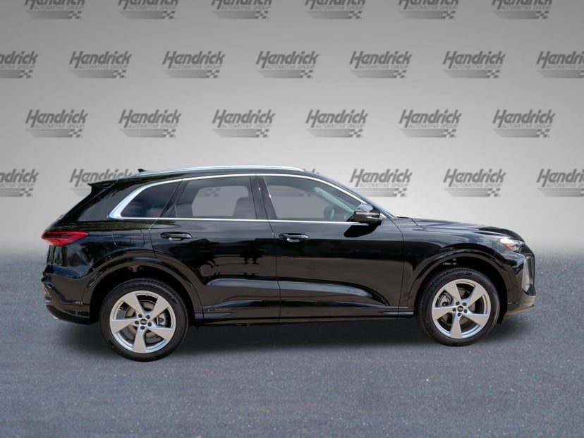 2025 Audi Q5 - Image 8