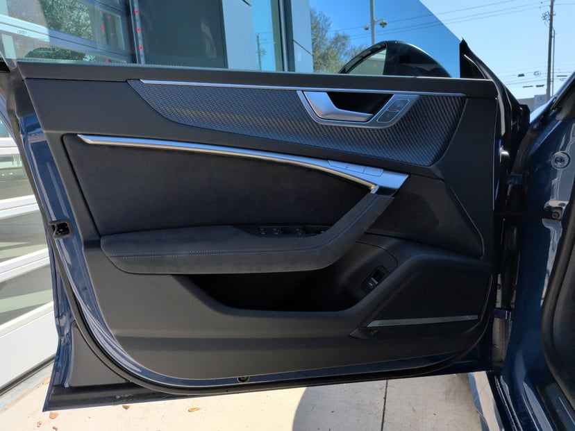 2025 Audi RS 7 - Image 11