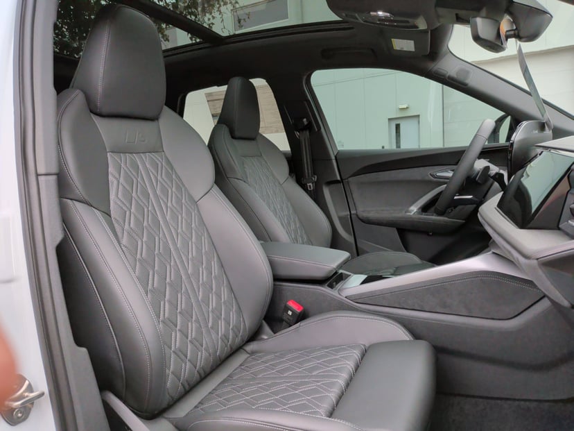 2025 Audi SQ5 - Image 18
