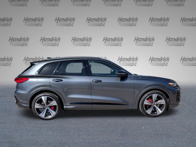 2025 Audi SQ5 - Image 8