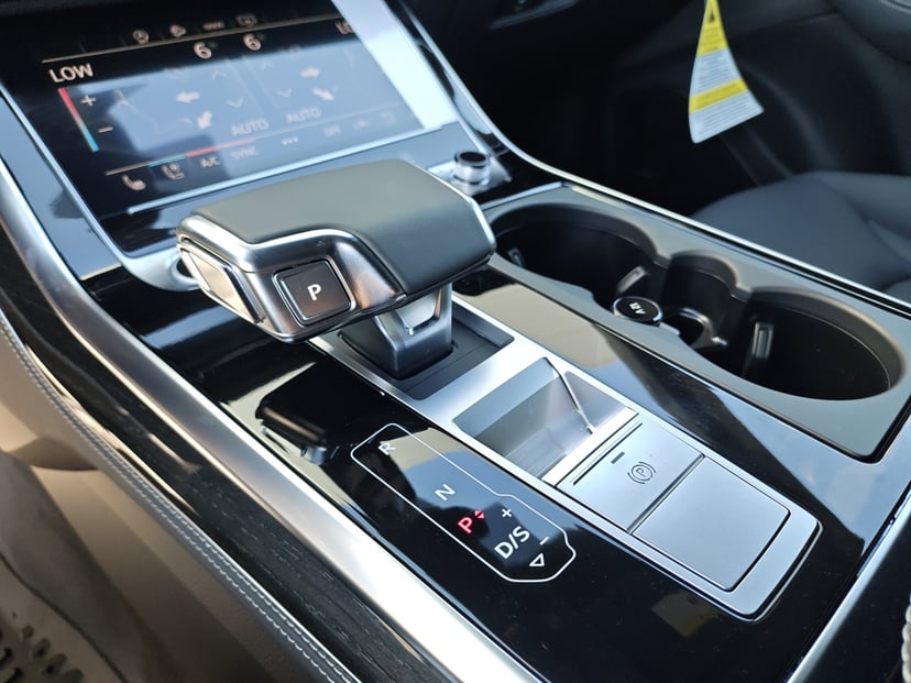 2025 Audi Q8 - Image 24