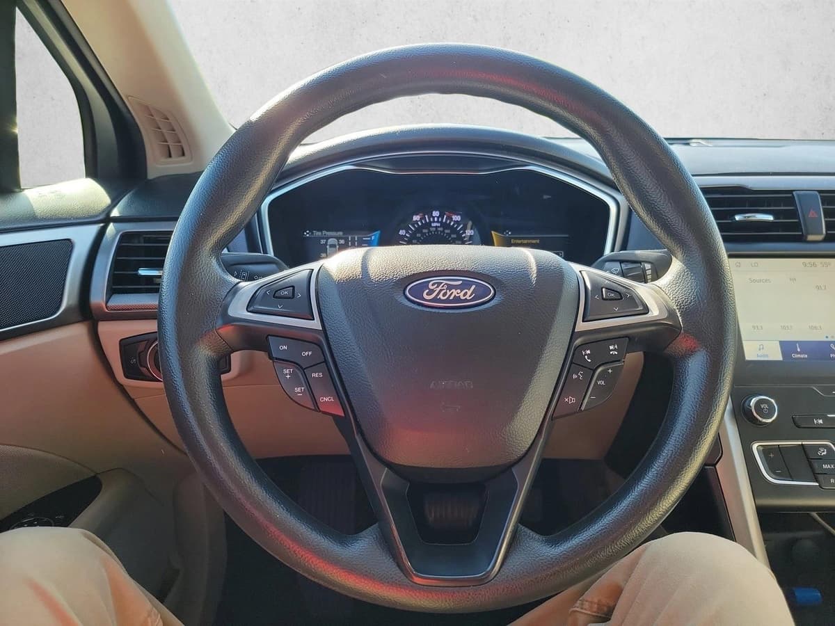 2020 Ford Fusion - Image 19