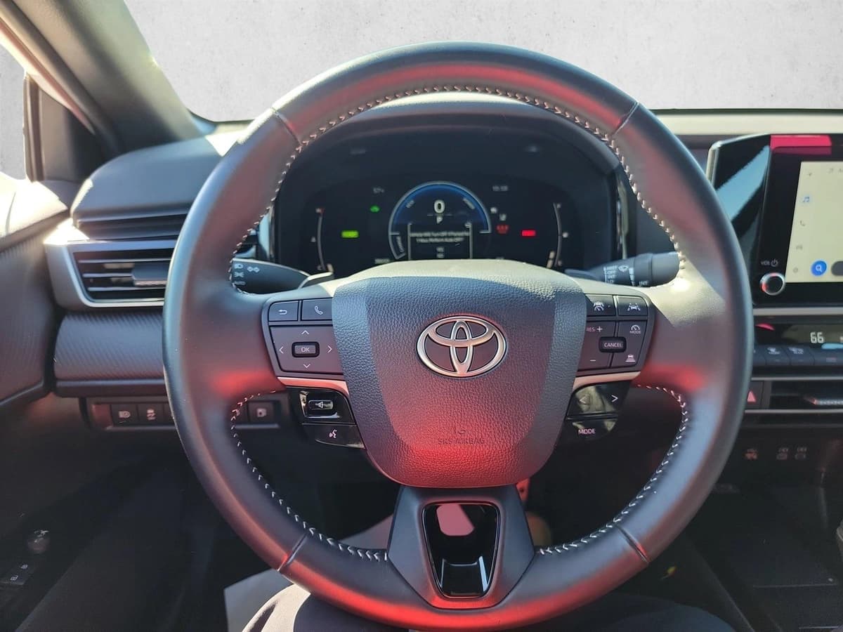2025 Toyota Camry - Image 19