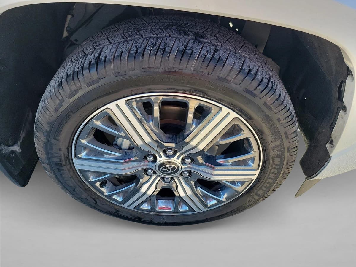 2023 Toyota Sequoia - Image 10