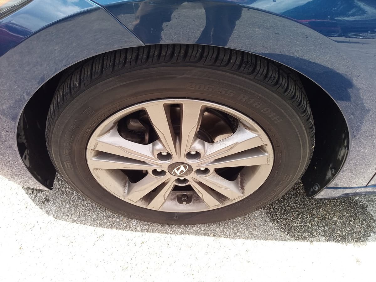 2017 Hyundai Elantra - Image 9