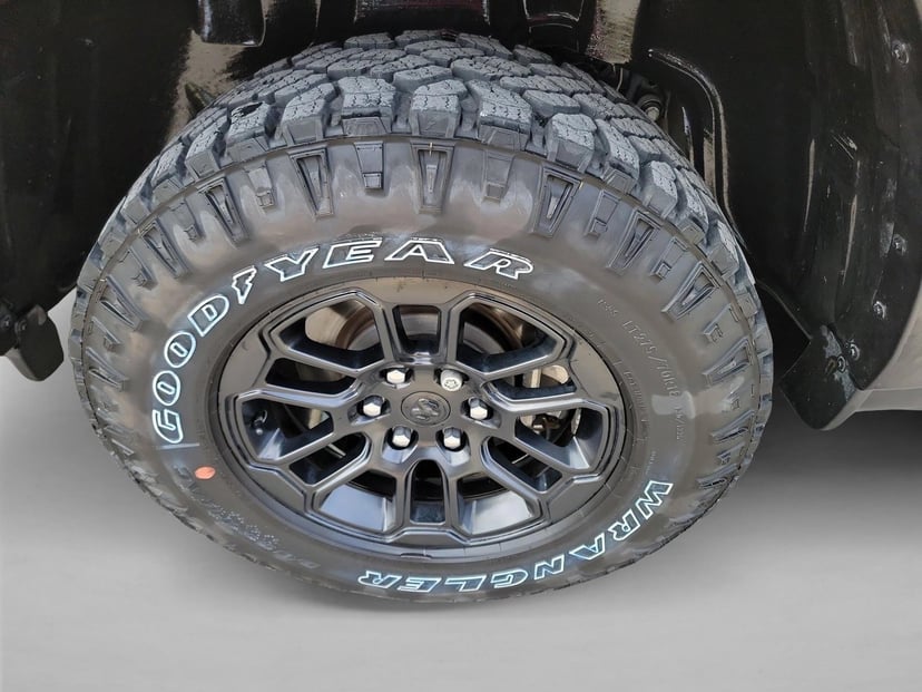 2025 Ram 1500 - Image 12