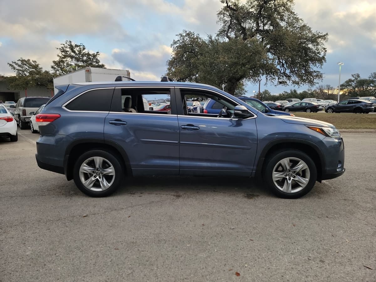 2018 Toyota Highlander - Image 4