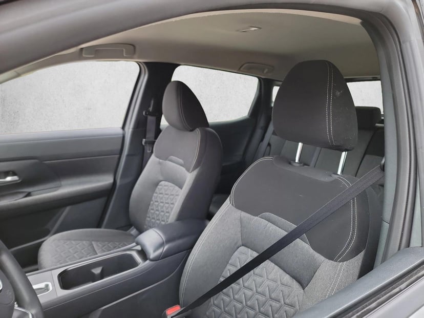 2025 Nissan Kicks - Image 9