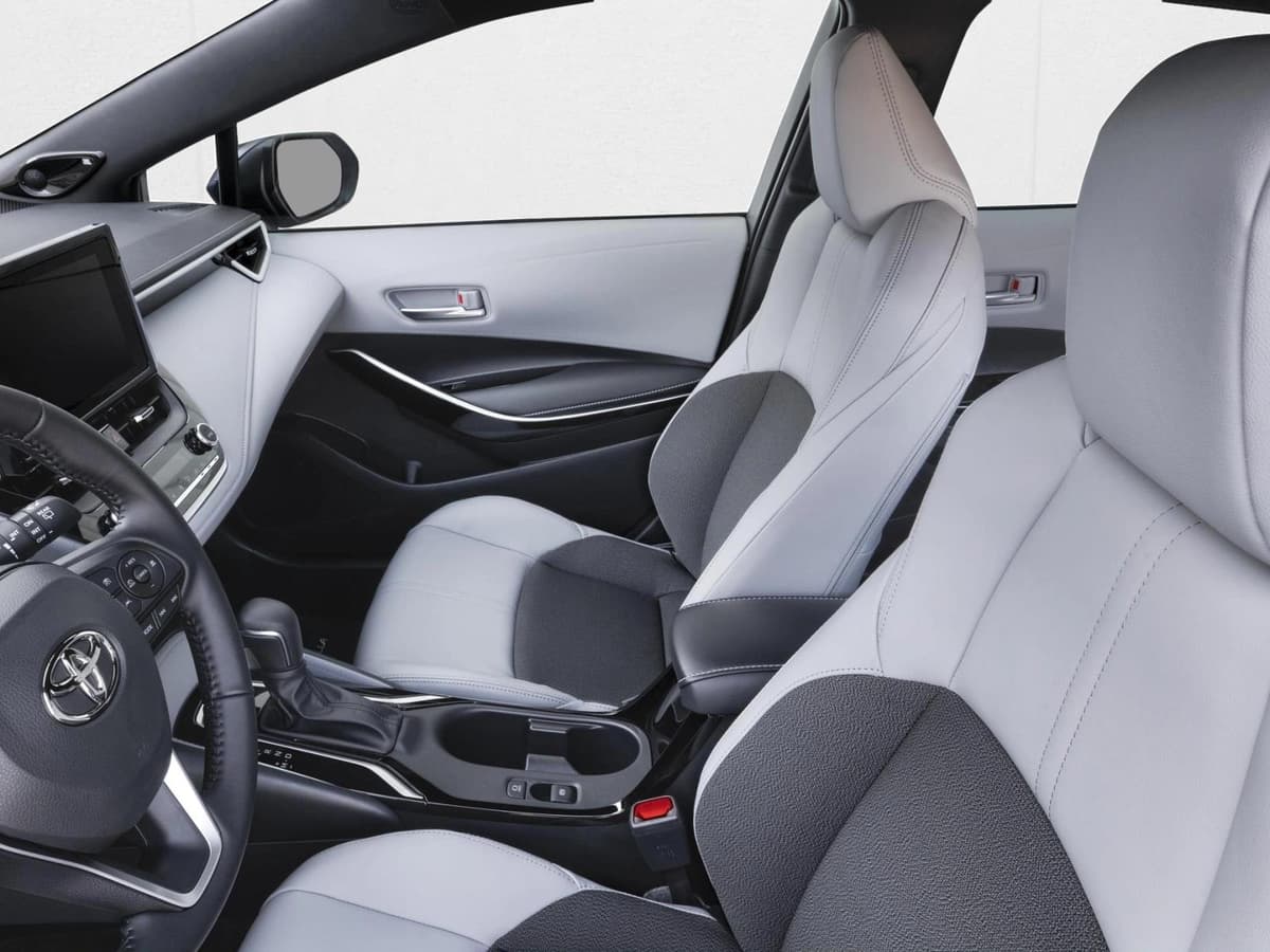 2026 Toyota Corolla Hatchback - Image 6