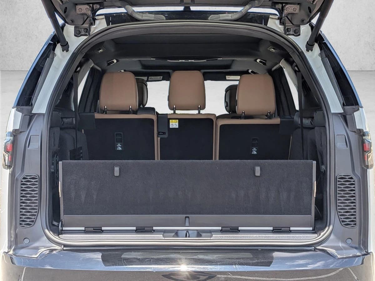 2023 Land Rover Discovery - Image 7