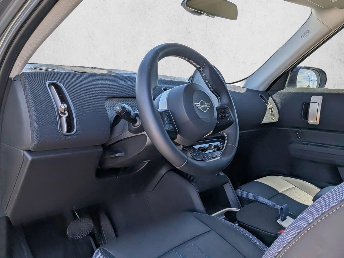 2025 MINI SE Countryman - Image 10