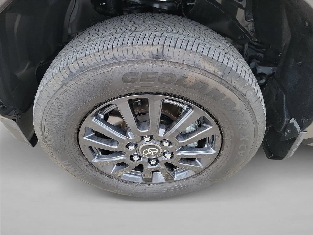 2025 Toyota Land Cruiser - Image 9