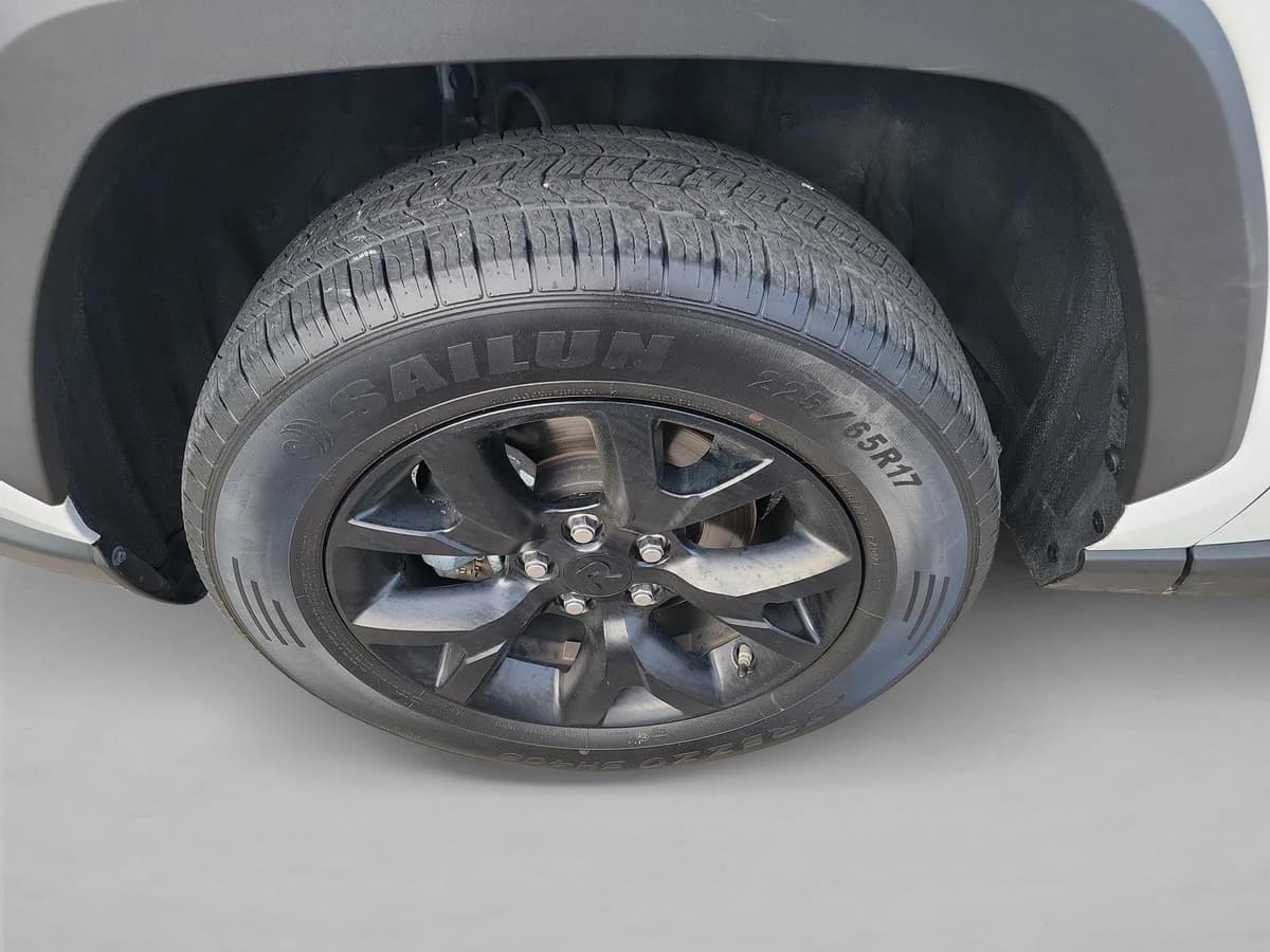 2024 Toyota RAV4 - Image 9