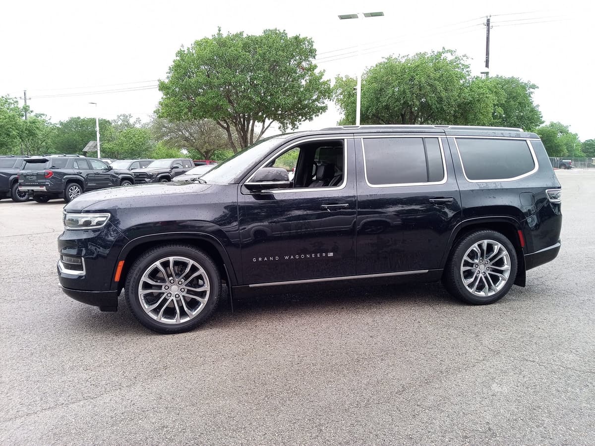 2023 Jeep Grand Wagoneer - Image 8