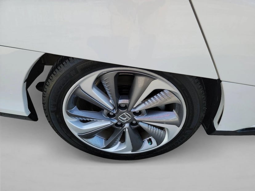 2018 Honda Clarity Plug-In Hybrid - Image 11