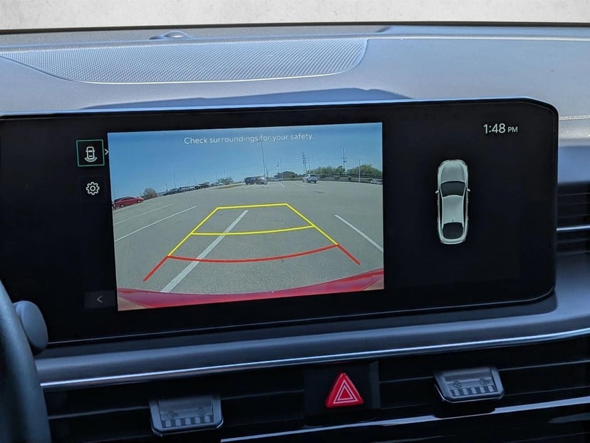 2025 Kia K5 - Image 13