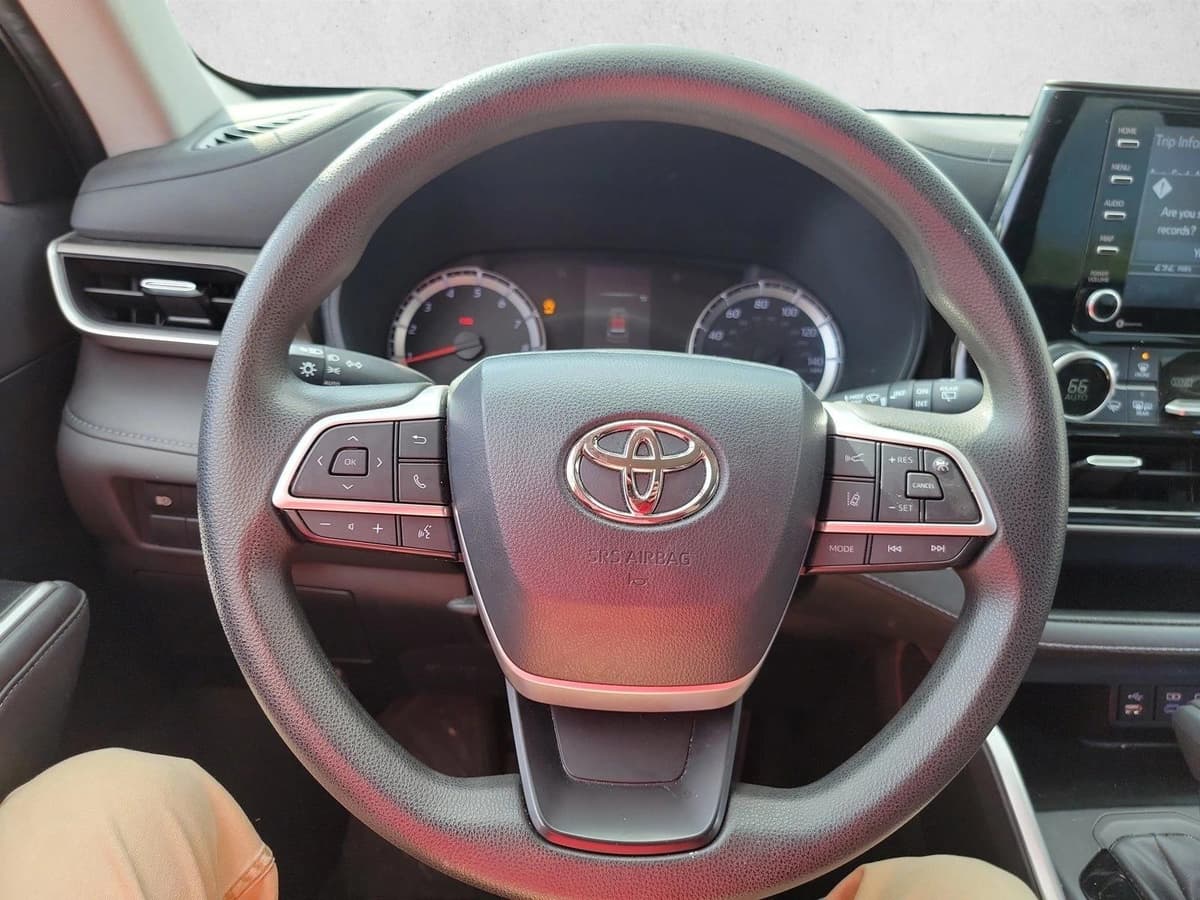 2022 Toyota Highlander - Image 15