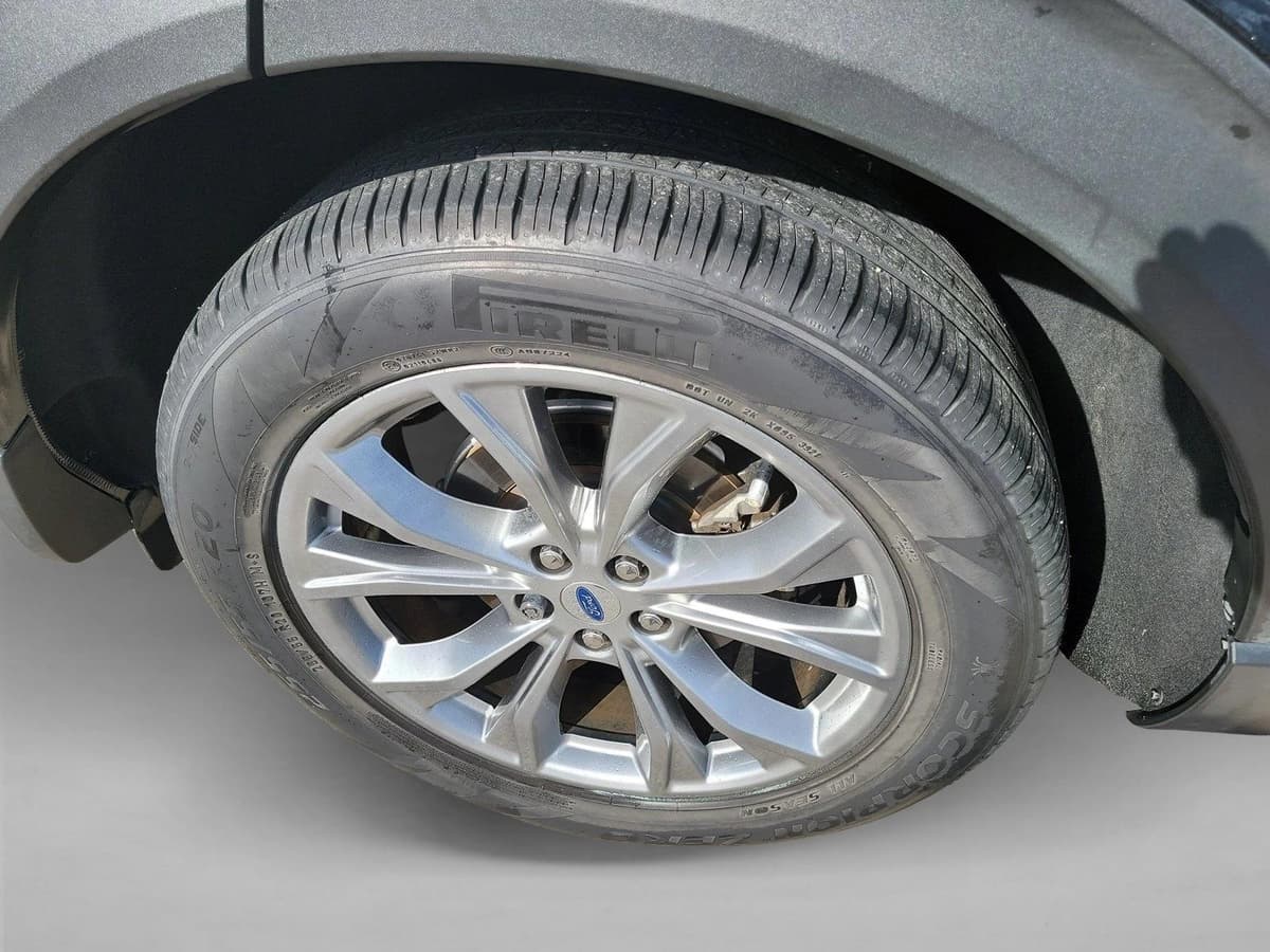 2022 Ford Explorer - Image 12