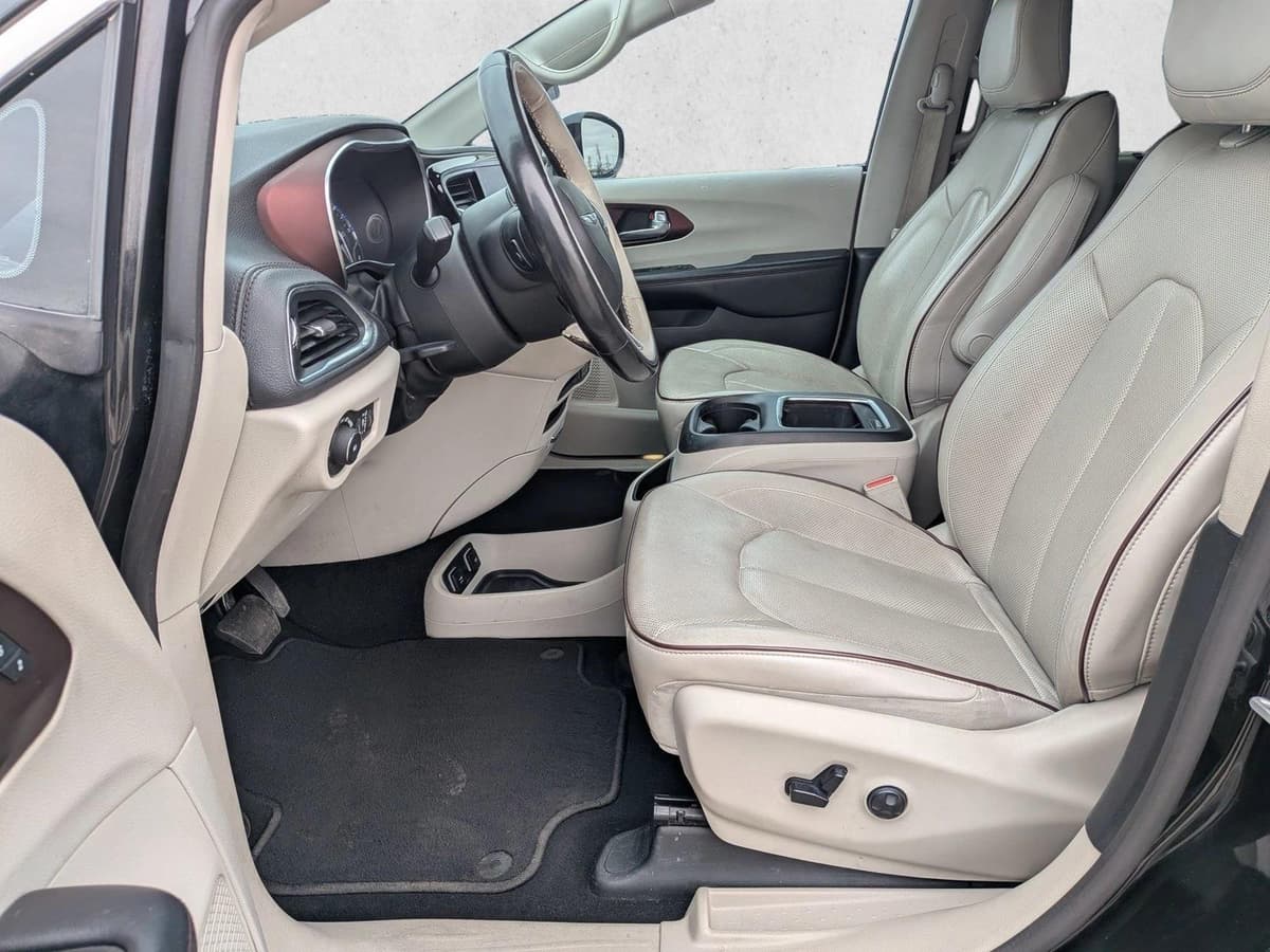 2020 Chrysler Pacifica - Image 17