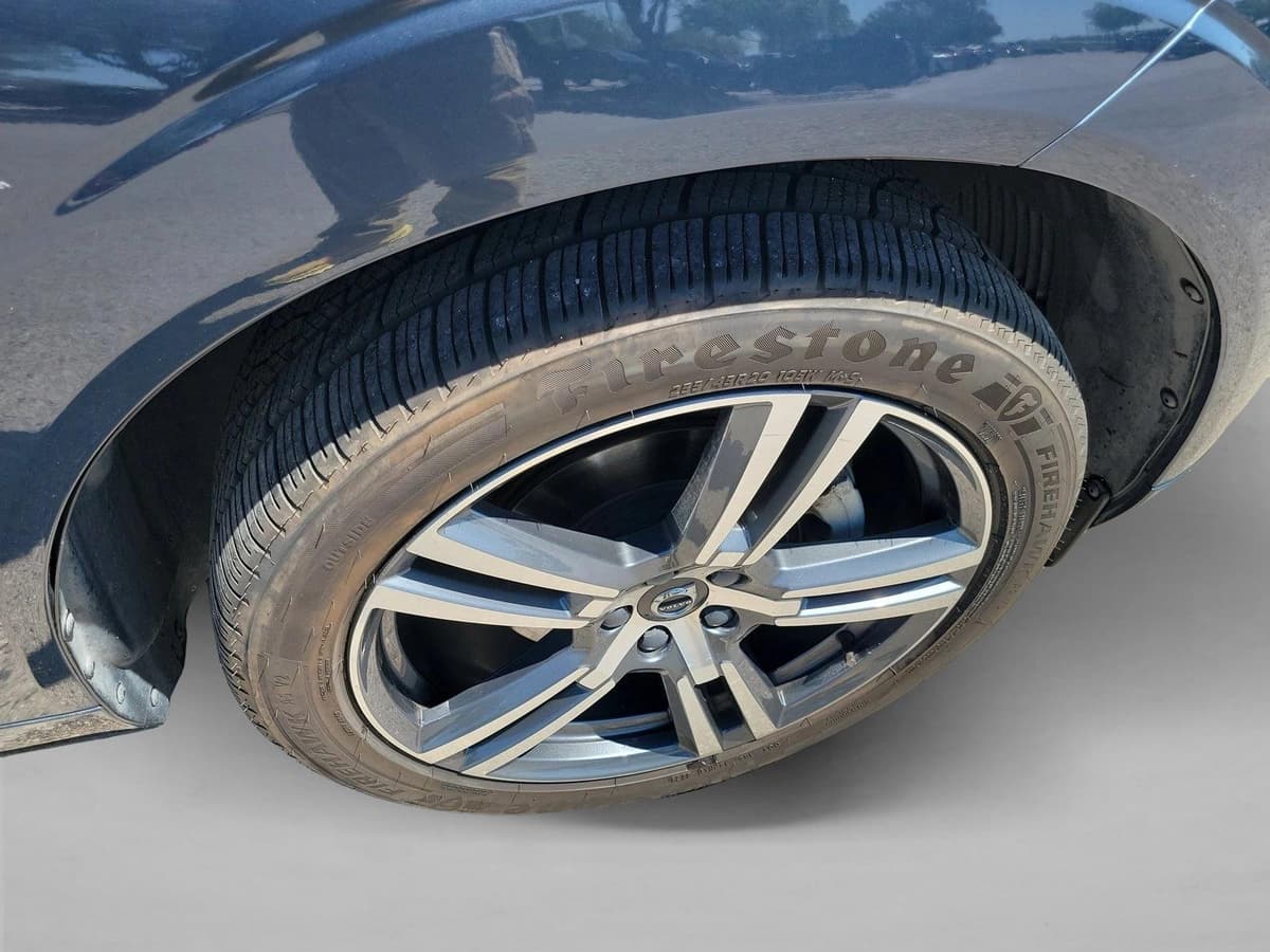 2021 Volvo XC60 - Image 10