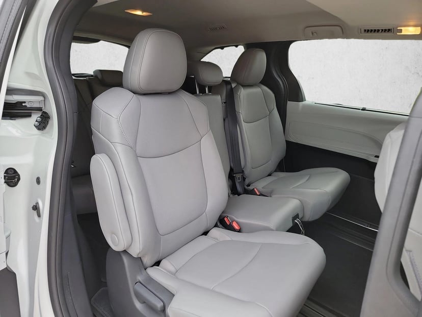 2026 Toyota Sienna - Image 16