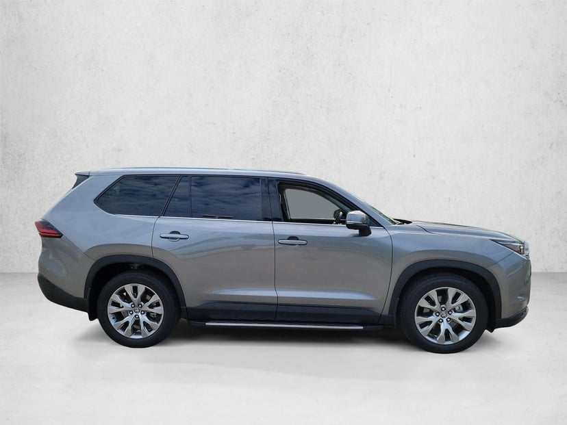2025 Toyota Grand Highlander - Image 4