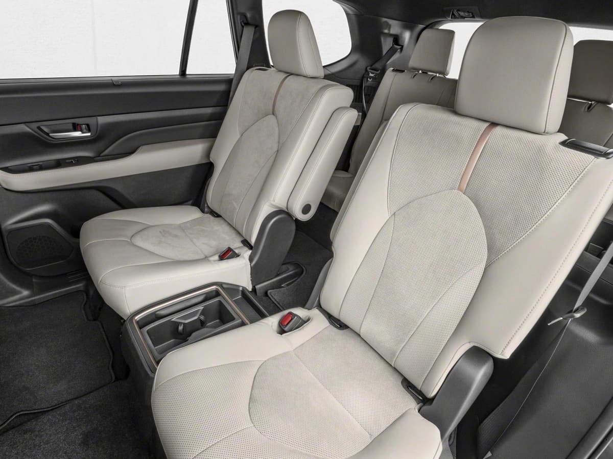 2026 Toyota Grand Highlander Hybrid - Image 9