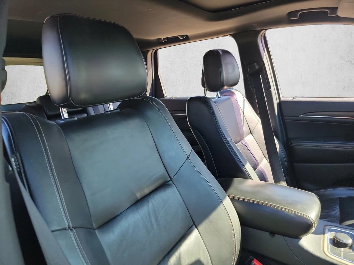 2015 Jeep Grand Cherokee - Image 12
