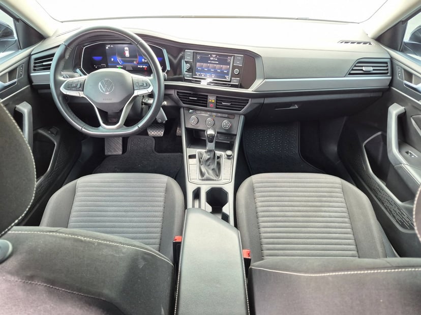 2022 Volkswagen Jetta - Image 17