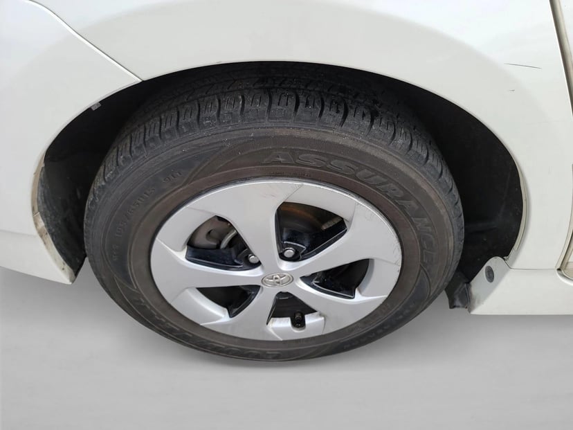 2014 Toyota Prius - Image 10