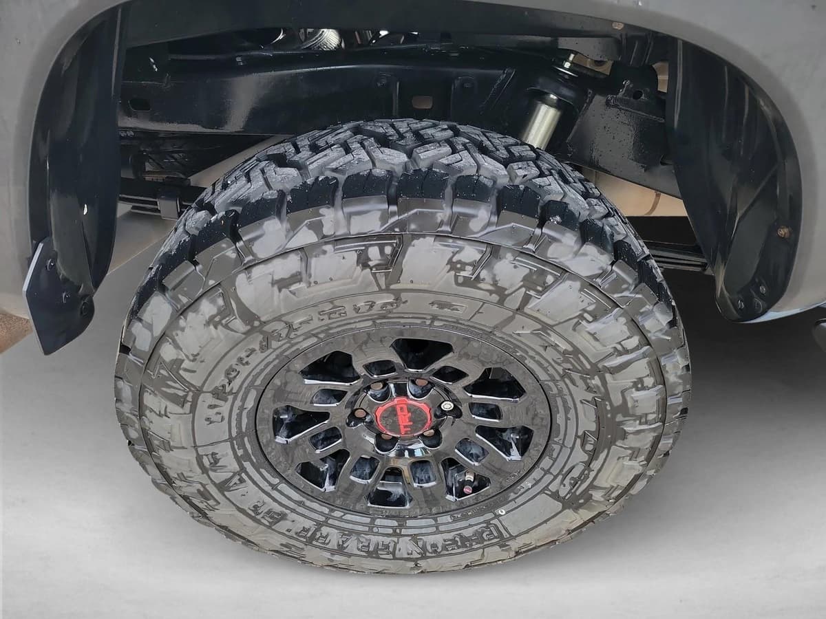 2019 Toyota Tacoma - Image 11