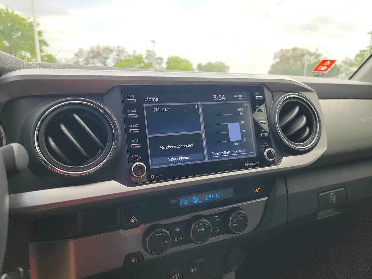 2021 Toyota Tacoma - Image 19